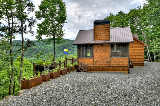 436 Geronimo Road, Blue Ridge, GA 30513