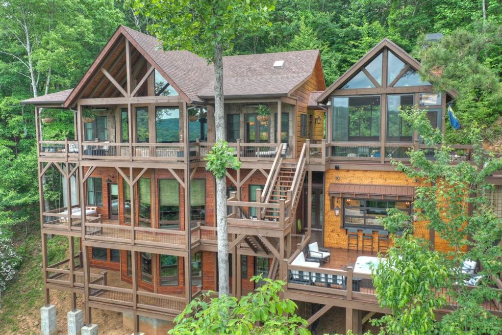 436 Geronimo Road, Blue Ridge, GA 30513