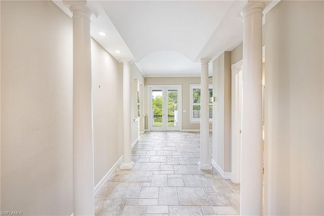 1495 Gordon River LN, Naples, FL 34104