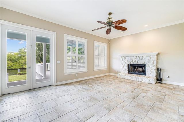 1495 Gordon River LN, Naples, FL 34104