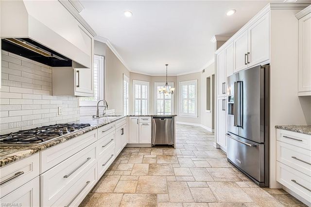 1495 Gordon River LN, Naples, FL 34104