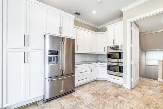 1495 Gordon River LN, Naples, FL 34104