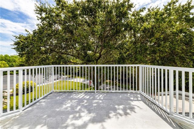 1495 Gordon River LN, Naples, FL 34104