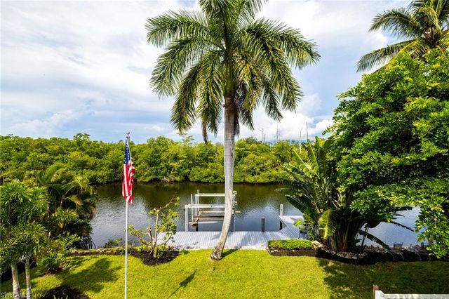 1495 Gordon River LN, Naples, FL 34104