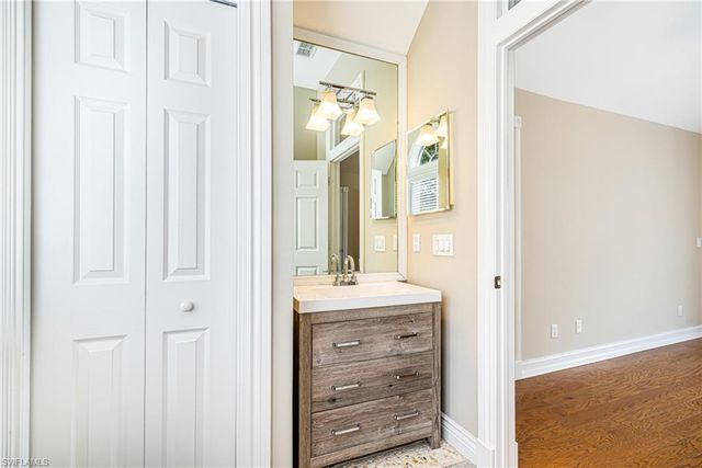 1495 Gordon River LN, Naples, FL 34104