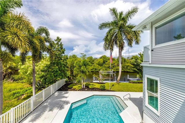 1495 Gordon River LN, Naples, FL 34104
