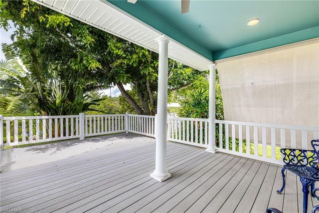 1495 Gordon River LN, Naples, FL 34104
