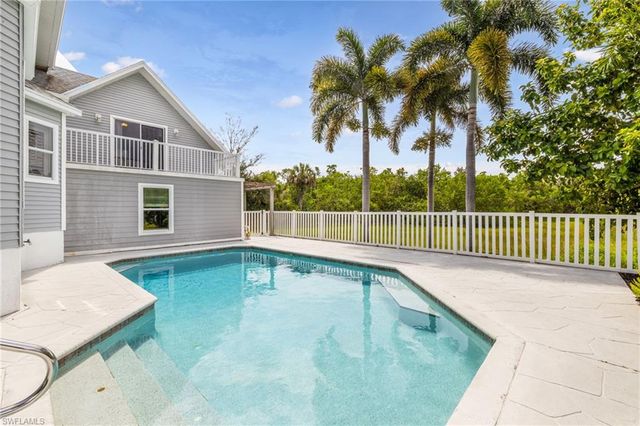 1495 Gordon River LN, Naples, FL 34104