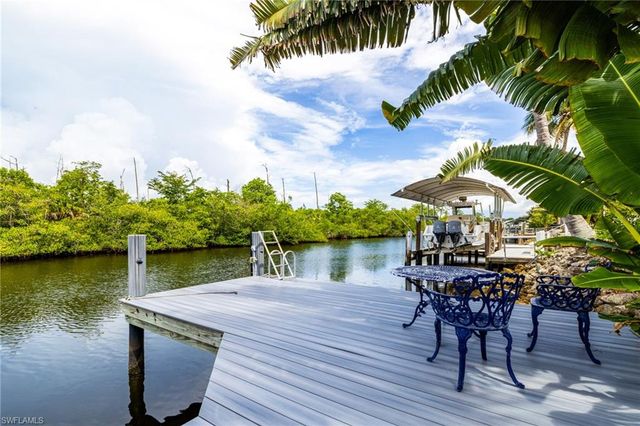 1495 Gordon River LN, Naples, FL 34104