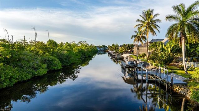1495 Gordon River LN, Naples, FL 34104