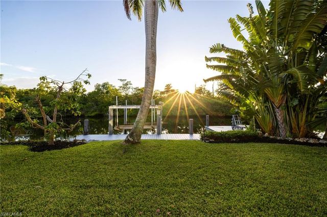1495 Gordon River LN, Naples, FL 34104