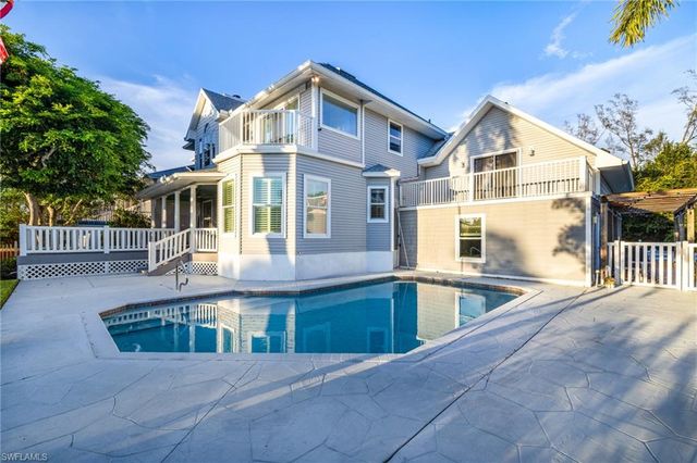 1495 Gordon River LN, Naples, FL 34104