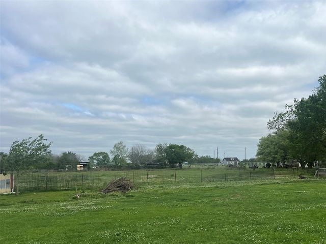 1420 County Road 611, Dayton, TX 77535