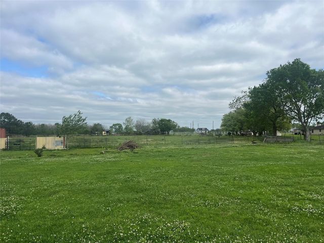 1420 County Road 611, Dayton, TX 77535