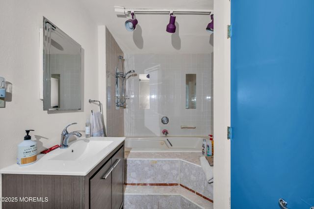 98 Bowman Road, Jackson, NJ 08527