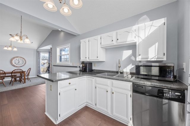 4610 Westchester Drive NE D, Cedar Rapids, IA 52402