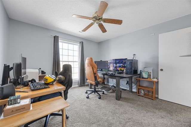 4610 Westchester Drive NE D, Cedar Rapids, IA 52402