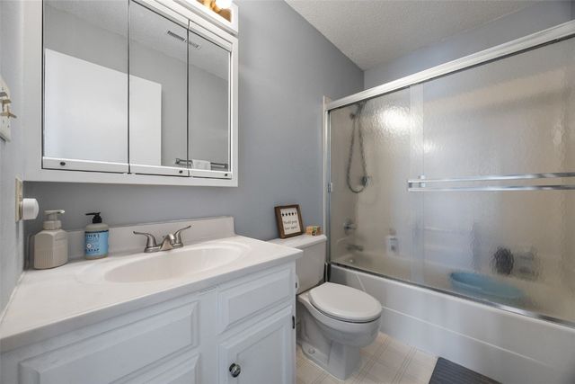 4610 Westchester Drive NE D, Cedar Rapids, IA 52402