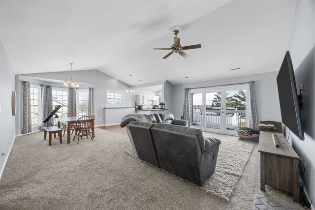 4610 Westchester Drive NE D, Cedar Rapids, IA 52402