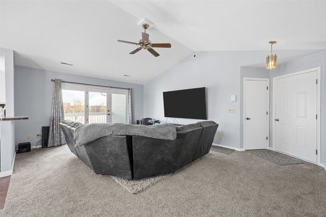 4610 Westchester Drive NE D, Cedar Rapids, IA 52402