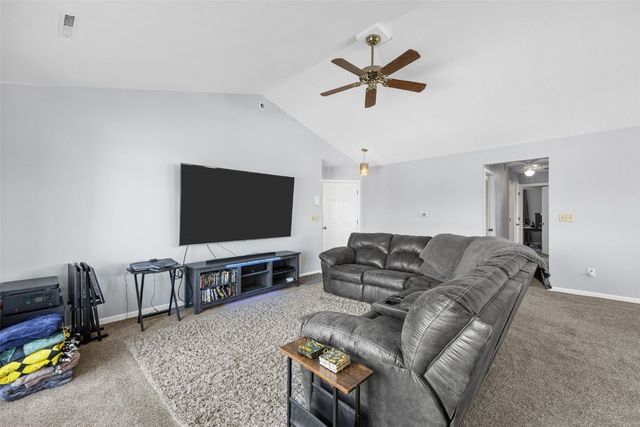 4610 Westchester Drive NE D, Cedar Rapids, IA 52402