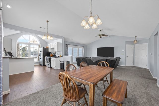 4610 Westchester Drive NE D, Cedar Rapids, IA 52402