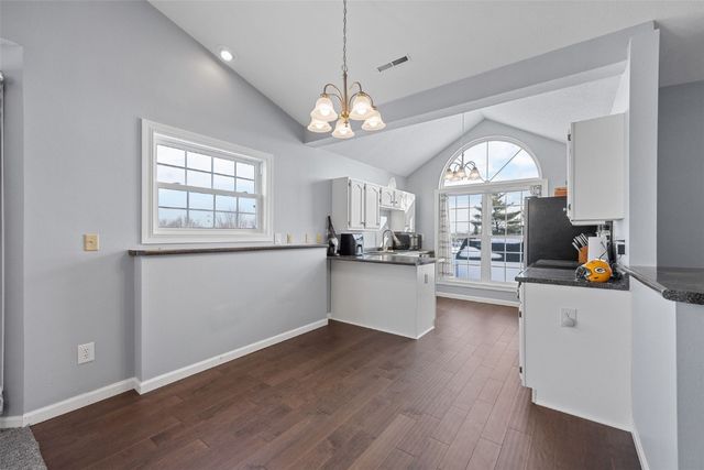 4610 Westchester Drive NE D, Cedar Rapids, IA 52402