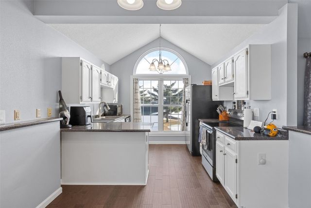 4610 Westchester Drive NE D, Cedar Rapids, IA 52402