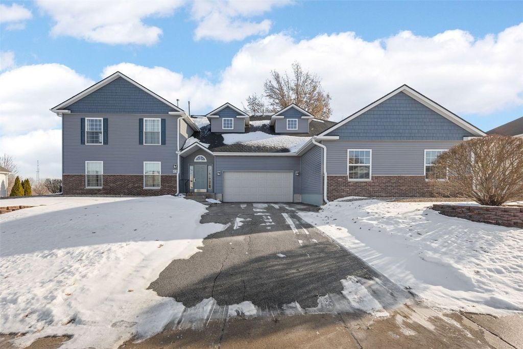 4610 Westchester Drive NE D, Cedar Rapids, IA 52402