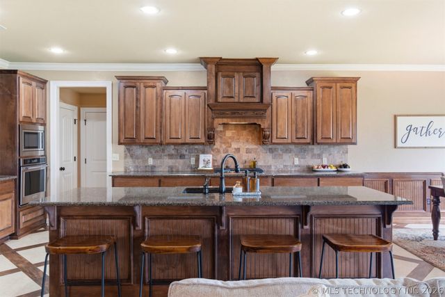 8262 N 70th East Avenue, Owasso, OK 74055