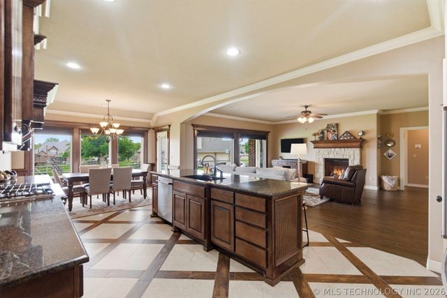 8262 N 70th East Avenue, Owasso, OK 74055