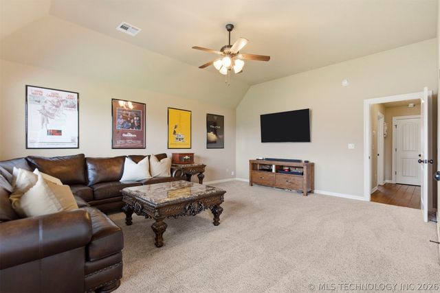 8262 N 70th East Avenue, Owasso, OK 74055