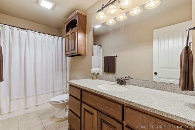 8262 N 70th East Avenue, Owasso, OK 74055