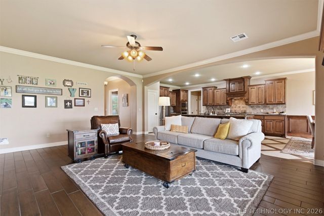 8262 N 70th East Avenue, Owasso, OK 74055