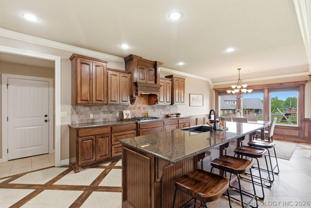 8262 N 70th East Avenue, Owasso, OK 74055