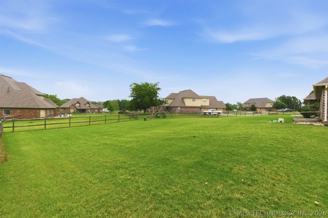 8262 N 70th East Avenue, Owasso, OK 74055