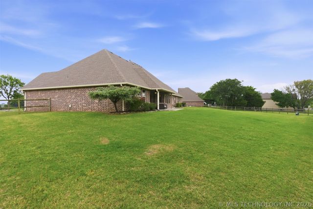 8262 N 70th East Avenue, Owasso, OK 74055
