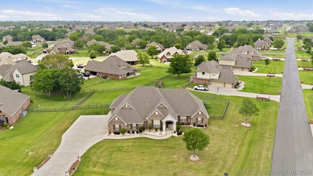8262 N 70th East Avenue, Owasso, OK 74055