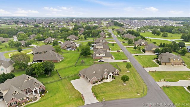 8262 N 70th East Avenue, Owasso, OK 74055