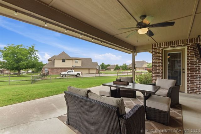 8262 N 70th East Avenue, Owasso, OK 74055