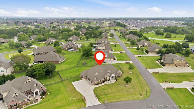 8262 N 70th East Avenue, Owasso, OK 74055
