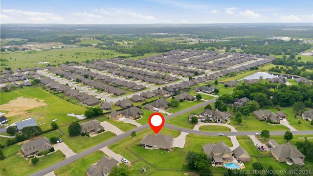 8262 N 70th East Avenue, Owasso, OK 74055