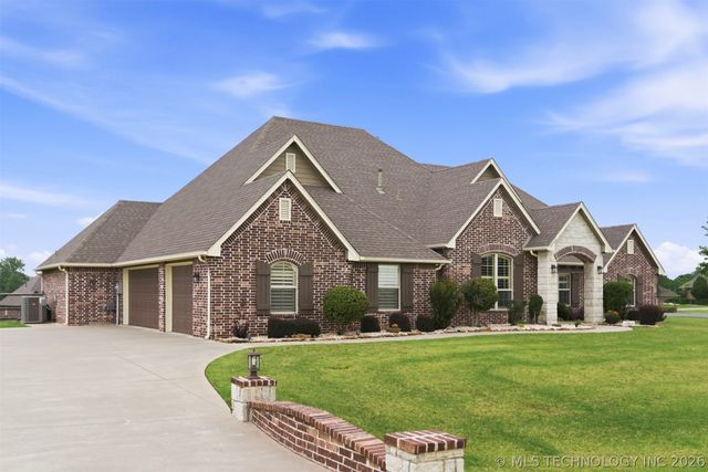 8262 N 70th East Avenue, Owasso, OK 74055
