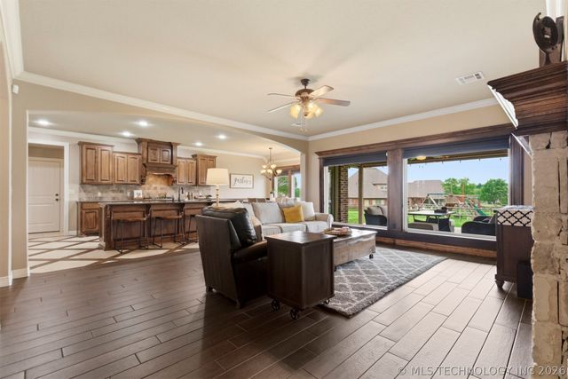 8262 N 70th East Avenue, Owasso, OK 74055