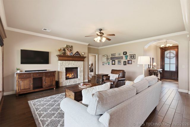 8262 N 70th East Avenue, Owasso, OK 74055