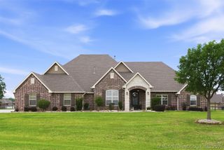 8262 N 70th East Avenue, Owasso, OK 74055