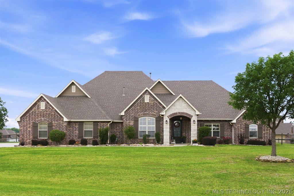 8262 N 70th East Avenue, Owasso, OK 74055