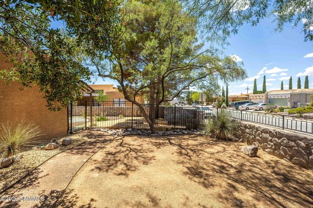 2083 Pinecone Way, Las Cruces, NM 88012