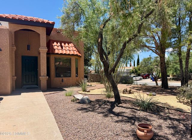 2083 Pinecone Way, Las Cruces, NM 88012
