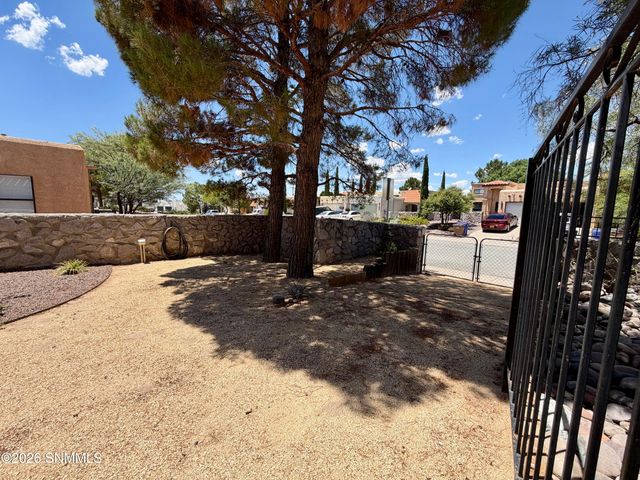 2083 Pinecone Way, Las Cruces, NM 88012